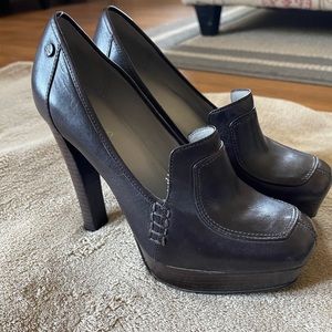 Calvin Klein brown leather pumps